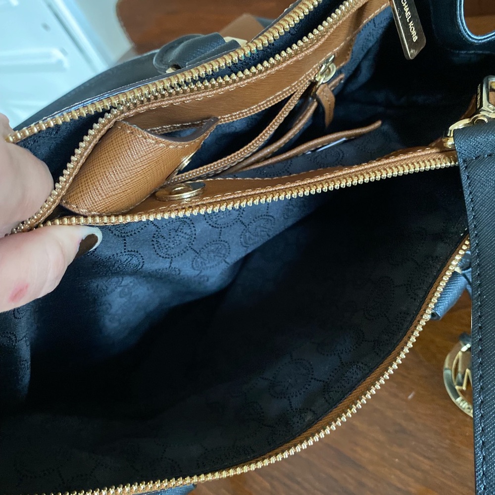 Michael Kors purse - Picture 8 of 8